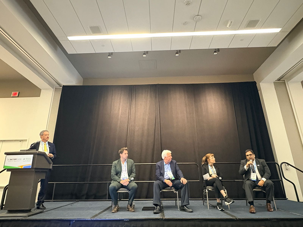 rubamins-booth-at-the-battery-show-img-4